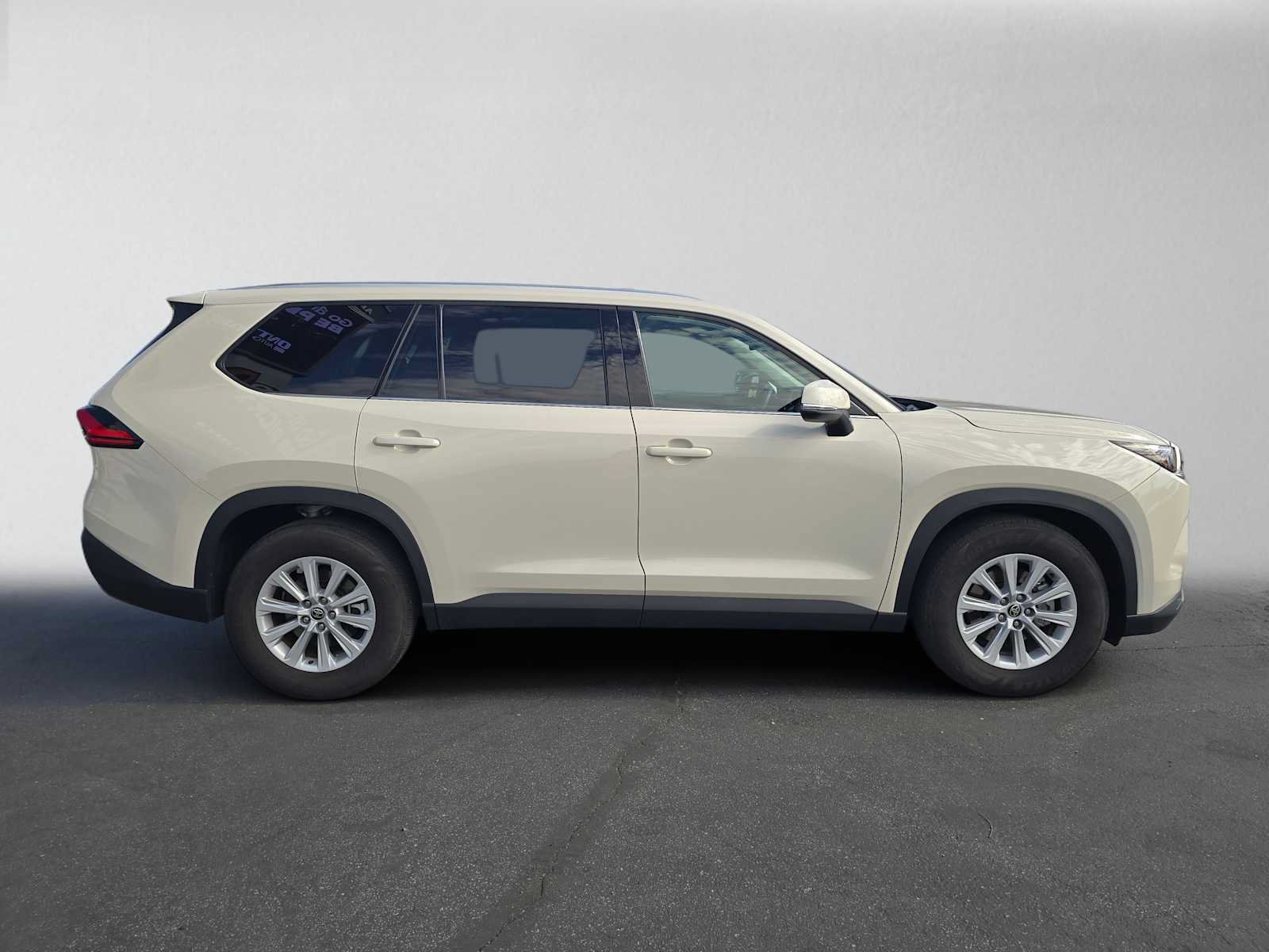 Certified 2024 Toyota Grand Highlander FWD image 2