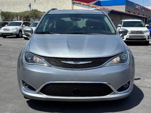 Used 2019 Chrysler Pacifica Touring-L Plus FWD image 8