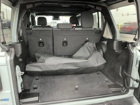 Used 2024 Jeep Wrangler Unlimited image 5