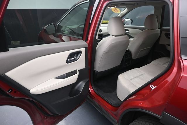 Used 2025 Nissan Rogue SV AWD/4WD image 29