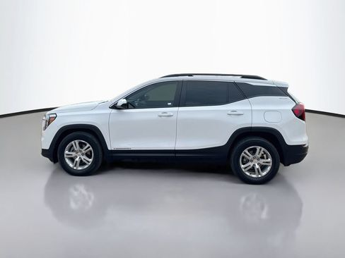Used 2024 GMC Terrain SLE w/ Driver Convenience Package FWD image 4