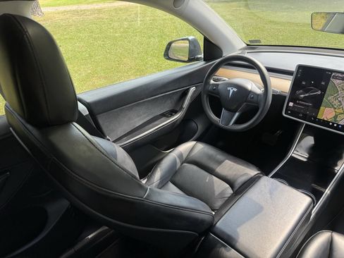 Used 2020 Tesla Model Y Long Range image 13