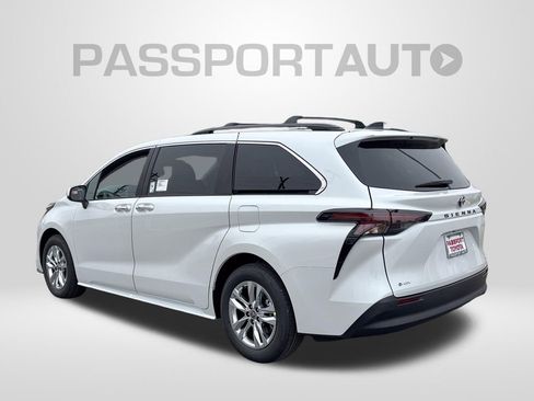 New 2026 Toyota Sienna XLE image 3