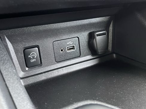 Used 2025 Nissan Sentra S FWD image 25