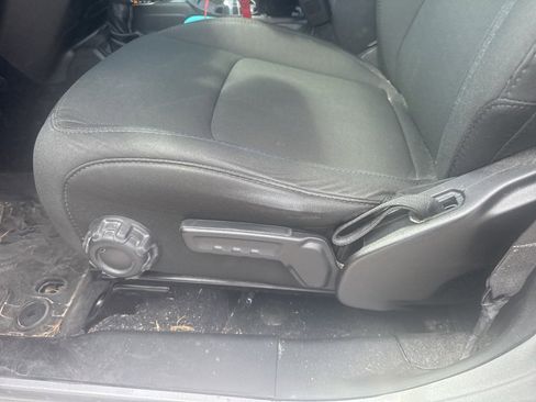 Used 2018 Jeep Wrangler Unlimited Sahara image 18