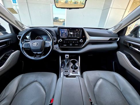 Used 2021 Toyota Highlander Platinum AWD/4WD image 11
