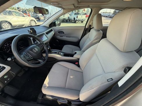 Used 2018 Honda HR-V EX image 17