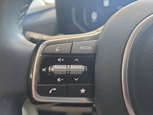 Certified 2025 Kia Carnival SX FWD image 25