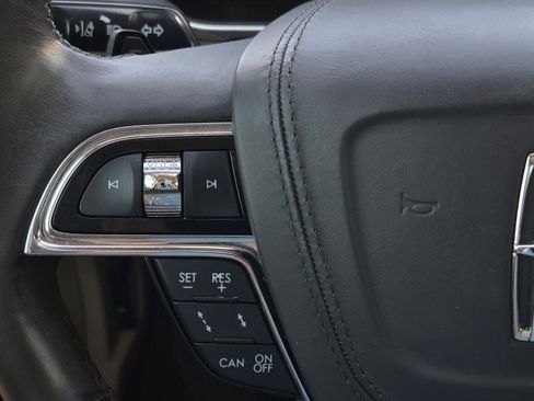 Used 2020 Lincoln Continental w/ Premium Package FWD image 27