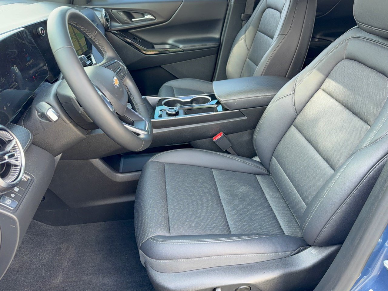 Certified 2026 Chevrolet Equinox LT w/ Convenience Package II FWD image 5