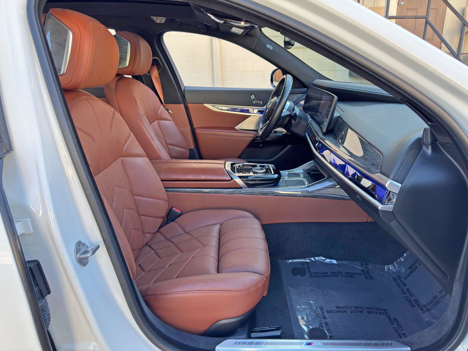 Used 2024 BMW i7 xDrive60 AWD/4WD image 16
