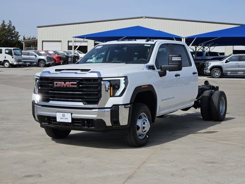 New 2026 GMC Sierra 3500 Pro w/ Convenience Package image 2