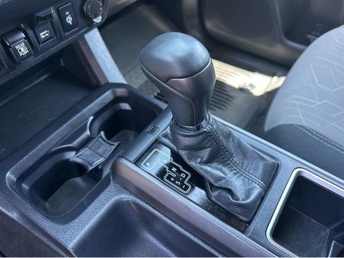 Used 2022 Toyota Tacoma TRD Off-Road w/ Technology Package AWD/4WD image 30