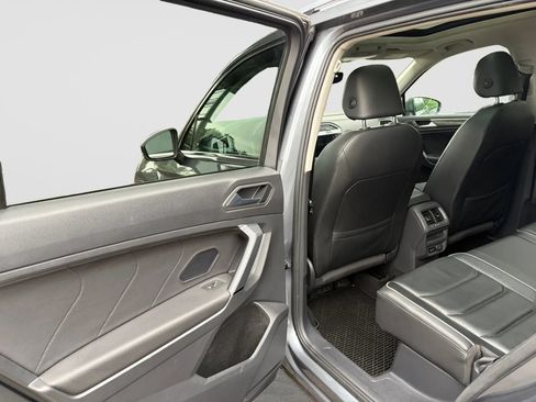 Used 2019 Volkswagen Tiguan SEL Premium w/ 3rd Row Seat Package AWD/4WD image 14
