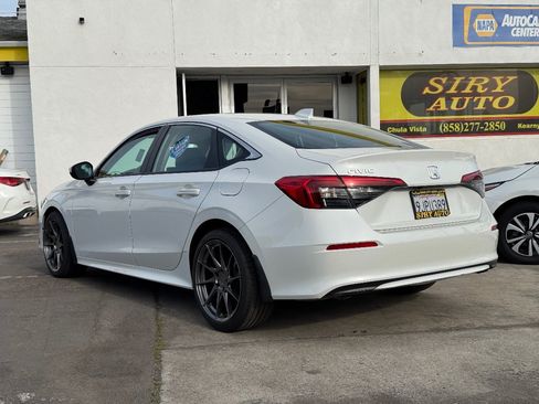 Used 2024 Honda Civic EX image 9
