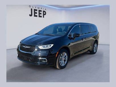 New 2026 Chrysler Pacifica Select