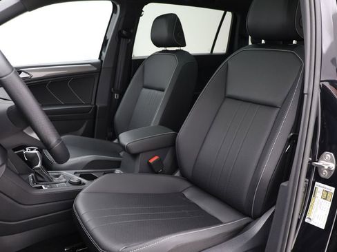 Used 2024 Volkswagen Tiguan SE R-Line image 16