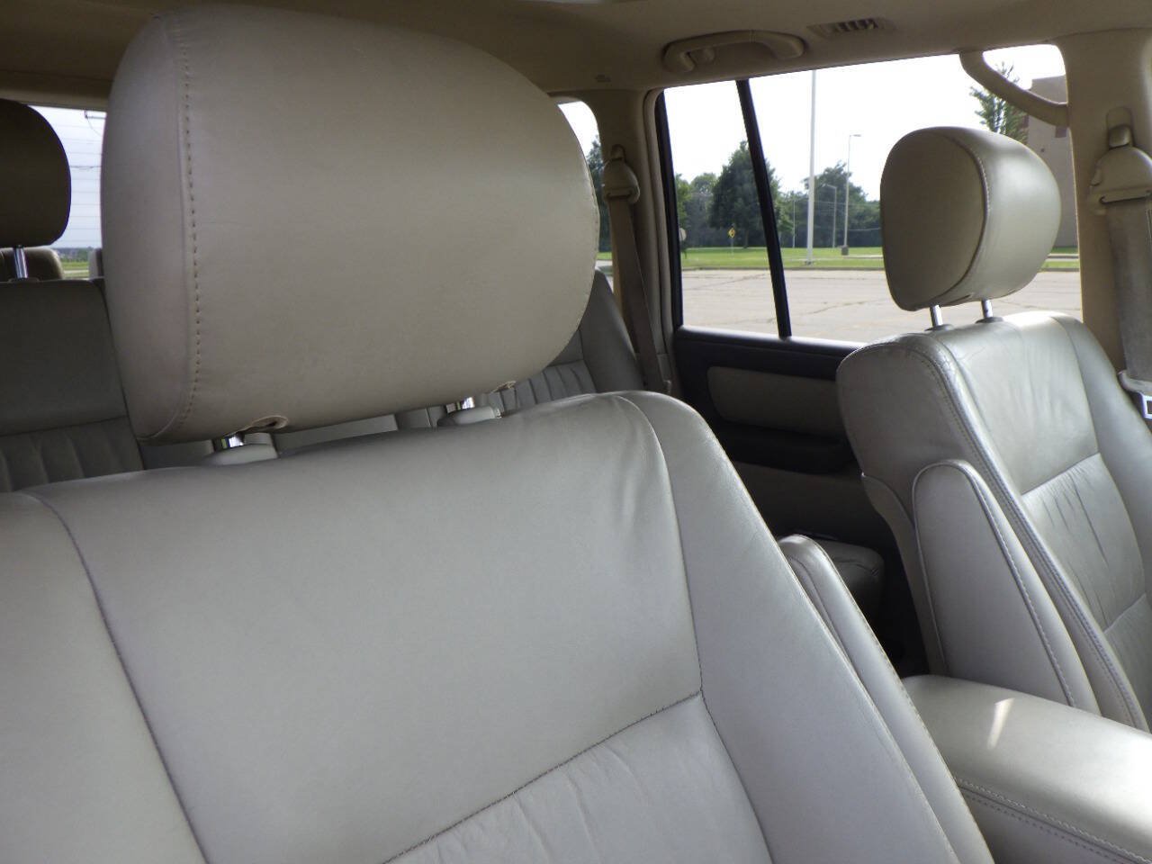 Used 2004 Toyota Land Cruiser AWD/4WD image 18