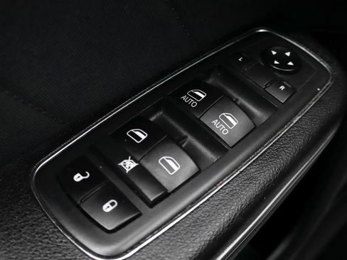 Used 2019 Dodge Charger SXT image 15