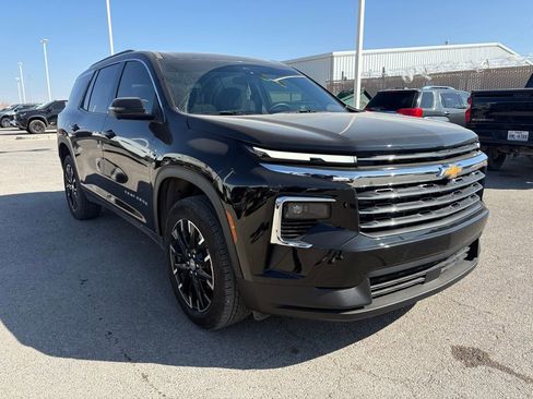 Used 2025 Chevrolet Traverse LT w/ Sun and Wheel Package image 6