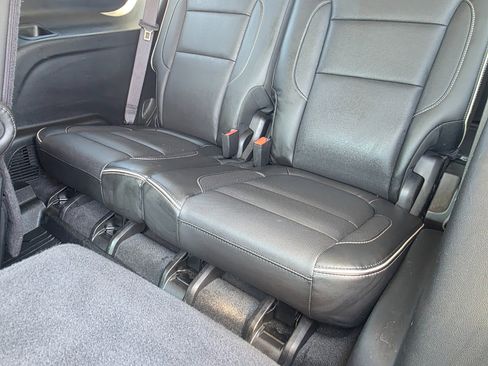 Used 2019 GMC Acadia Denali image 18