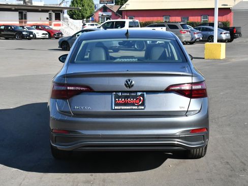 Used 2024 Volkswagen Jetta SE image 7