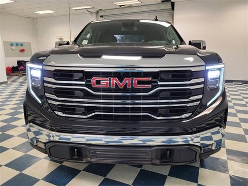 Used 2024 GMC Sierra 1500 SLT image 2