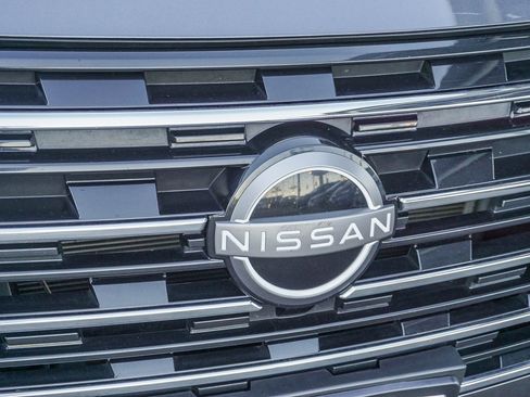 Used 2024 Nissan Rogue S image 12