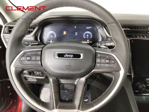 Used 2024 Jeep Grand Cherokee L Limited w/ Black Appearance Package AWD/4WD image 11