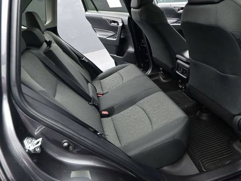 Used 2022 Toyota RAV4 XLE w/ Convenience Package FWD image 17