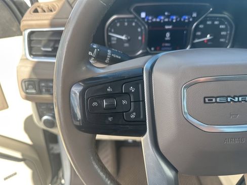 Used 2021 GMC Yukon Denali w/ Denali Premium Package image 10