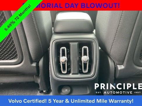 Certified 2025 Volvo XC40 B5 Core AWD/4WD image 35