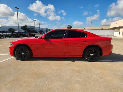 Used 2021 Dodge Charger SXT w/ Leather Interior Group RWD image 4