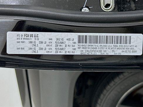 Used 2017 Jeep Compass Latitude FWD image 12