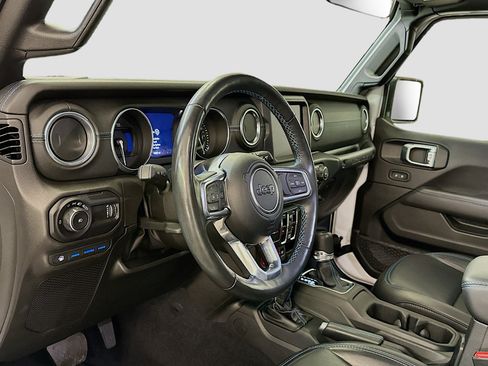 Used 2023 Jeep Wrangler Unlimited Rubicon 4xe w/ Cold Weather Group AWD/4WD image 18