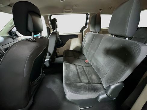 Used 2018 Dodge Grand Caravan SE w/ UConnect Hands-Free Group FWD image 23