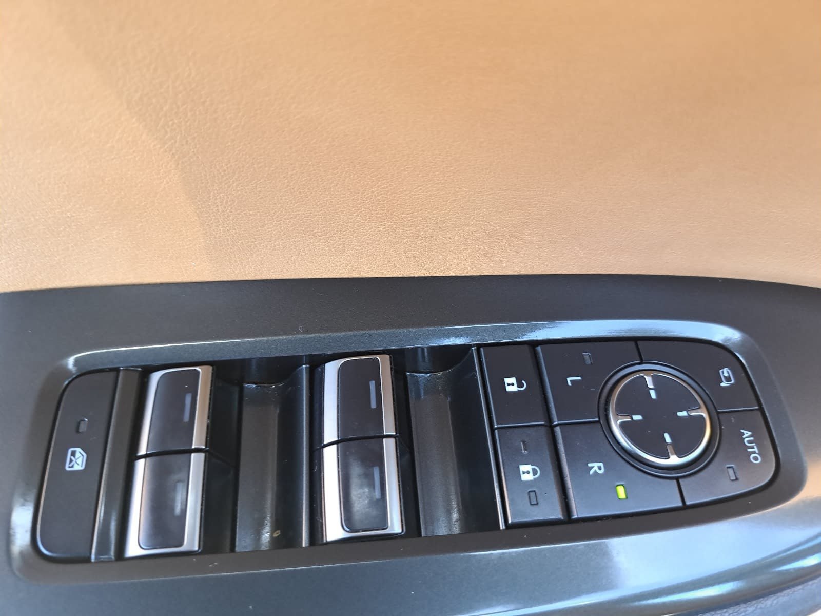 Used 2024 Lexus RZ 300e Premium w/ Technology Package FWD image 31