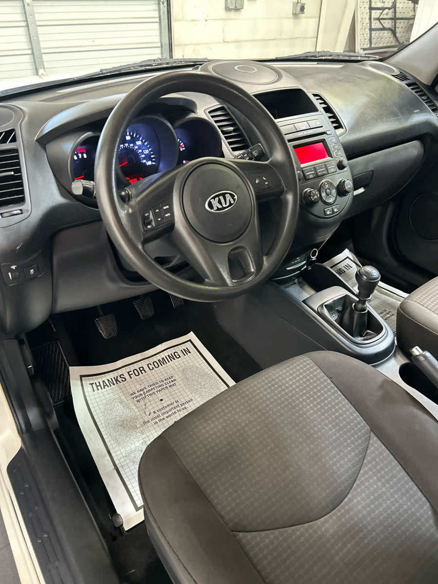 Used 2013 Kia Soul FWD image 9