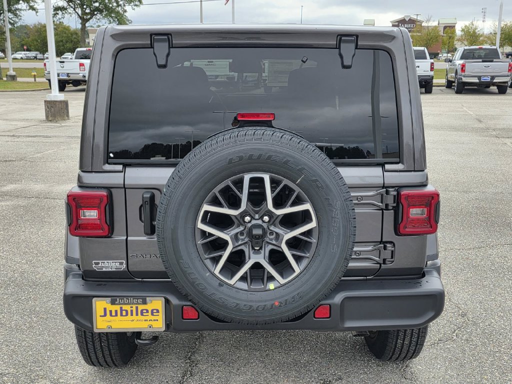 New 2026 Jeep Wrangler Unlimited Sahara w/ Technology Group AWD/4WD image 3