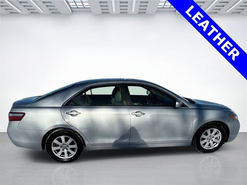 Used 2007 Toyota Camry XLE image 2