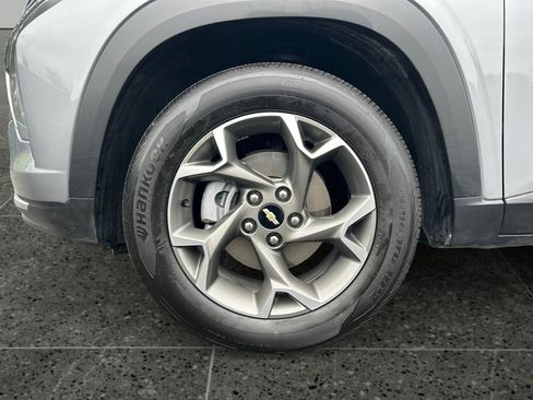 Used 2025 Chevrolet Trax LT w/ Driver Confidence Package FWD image 4
