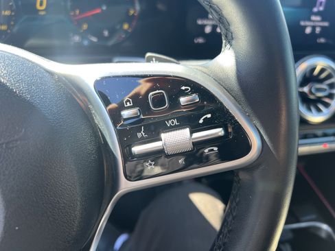 Used 2022 Mercedes-Benz GLB 250 4MATIC image 20