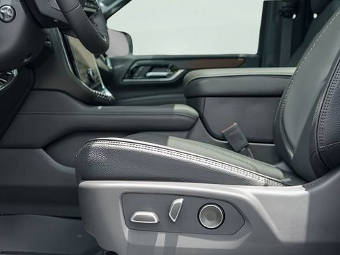 New 2026 GMC Yukon Denali w/ Denali Reserve Package AWD/4WD image 18