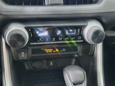 Used 2022 Toyota RAV4 LE FWD image 23