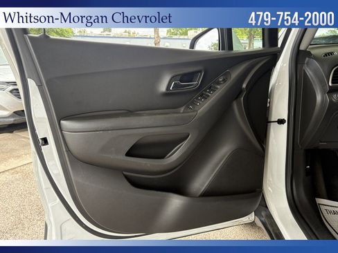 Used 2021 Chevrolet Trax LT w/ Premium Seat Package AWD/4WD image 11