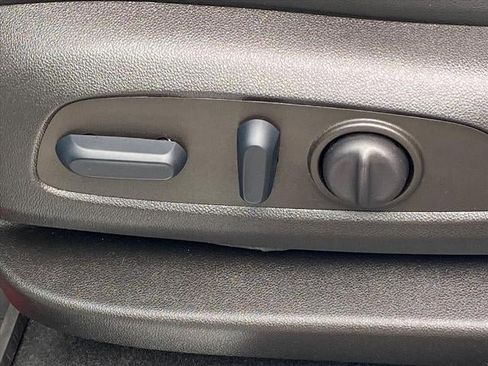 Certified 2022 GMC Acadia SLT w/ Technology Package image 15