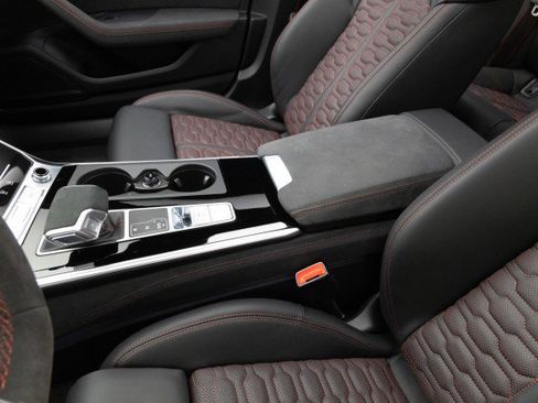 Used 2024 Audi RS 6 performance w/ Matte Carbon Package image 40