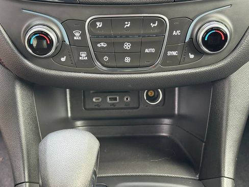 Used 2023 Chevrolet Equinox RS w/ RS Leather Package AWD/4WD image 19