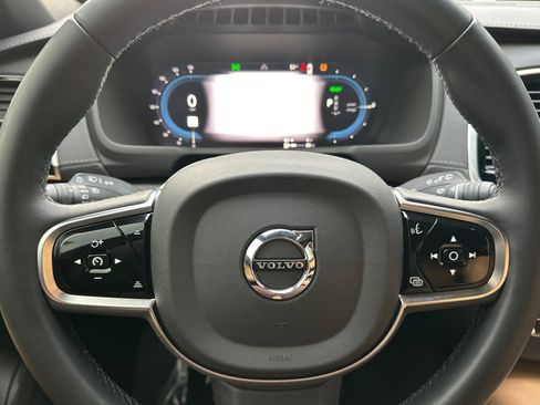 Certified 2025 Volvo XC90 T8 Ultra image 27