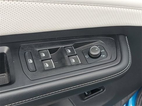 Used 2024 Volkswagen Atlas Cross Sport SEL Premium R-Line image 17